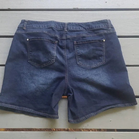 C EST 1946 Denim women's hi-rise denim shorts - Picture 3 of 6